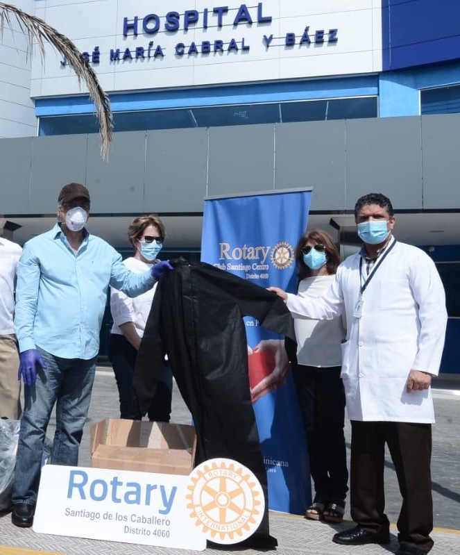 Read more about the article Hospital Cabral y Báez  recibe Donación de clubes rotarios