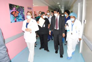 Read more about the article Dr. Bernardo Hilario, director general del HRUJMCB, realizo recorrido por diversas áreas hospitalarias