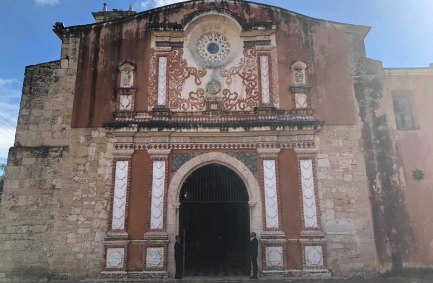 Hospital Jos&eacute; Mar&iacute;a Cabral y B&aacute;ez felicita a la UASD