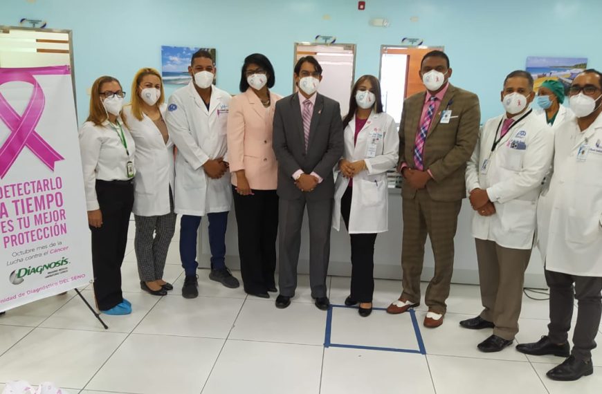 Cabral y B&aacute;ez orienta mujeres sobre prevenci&oacute;n en D&iacute;a Mundial de la lucha contra el c&aacute;ncer de mama