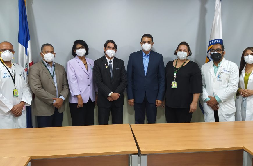 El Hospital Jos&eacute; Mar&iacute;a Cabral y B&aacute;ez y la Universidad Tecnol&oacute;gica de Santiago (UTESA) firman un convenio de cooperaci&oacute;n.