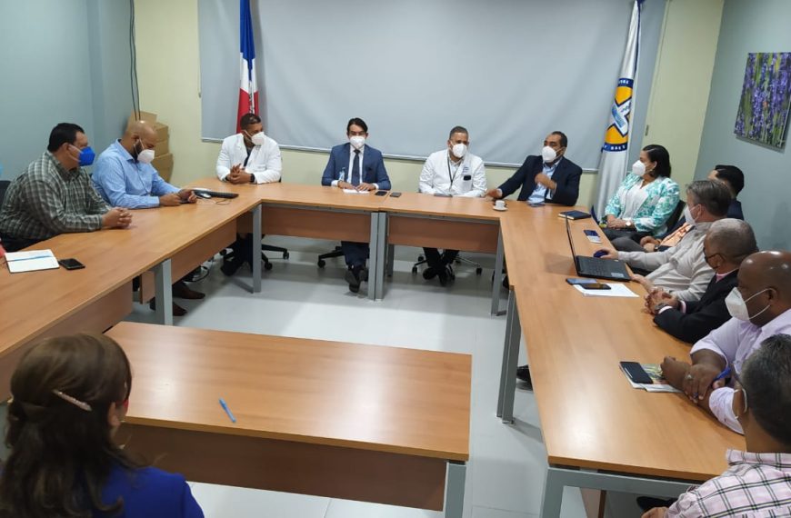 Director del Hospital Cabral y B&aacute;ez realiza un &lsquo;Cara a Cara&rsquo;&rsquo; con los directores de los hospitales de segundo nivel o perif&eacute;ricos