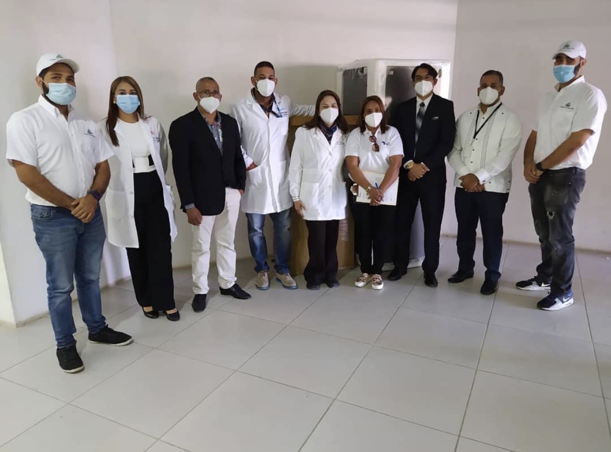 You are currently viewing Cabral y Báez recibe donacion de equipos de laboratorio clínico para diagnóstico de carga viral
