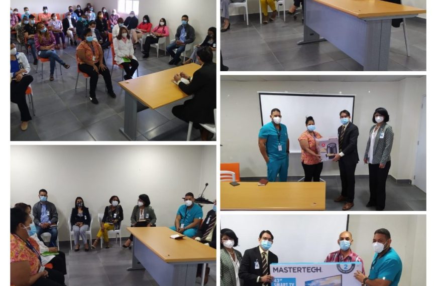 Director del Cabral y B&aacute;ez reconoce a empleados m&aacute;s destacados en el mes