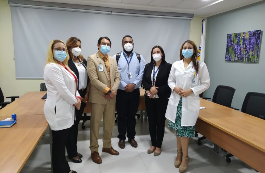 Gerentes de ARS Yun&eacute;n visitan instalaciones del Cabral y B&aacute;ez