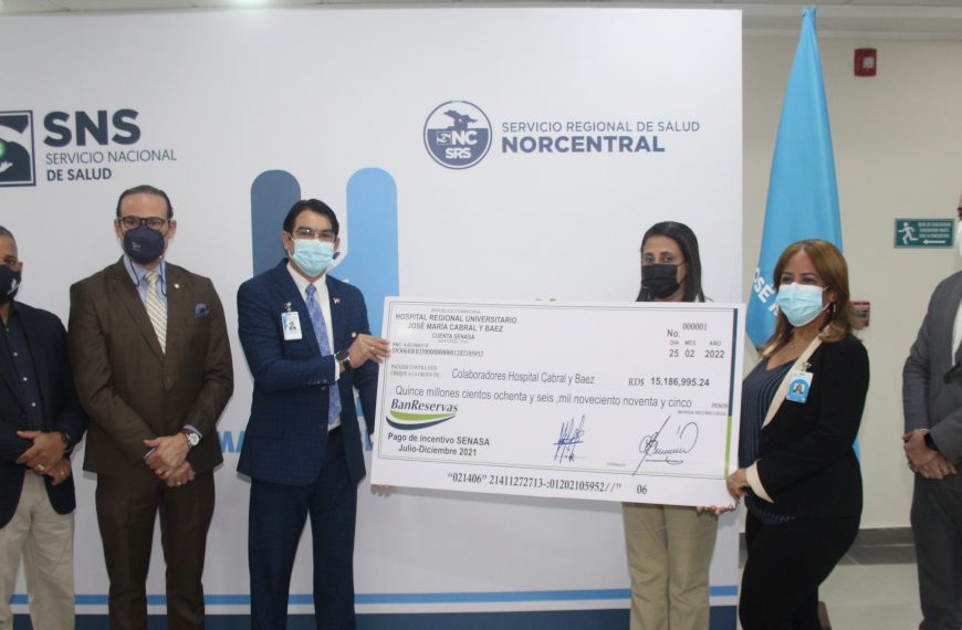 Hospital Cabral y B&aacute;ez entrega incentivo de SeNasA a empleados.