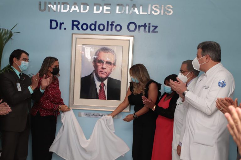 Read more about the article Estamos Avanzando!  Hoy, nuestras autoridades sanitarias designaron la Unidad de Diálisis con el nombre del doctor Rodolfo Ortiz
