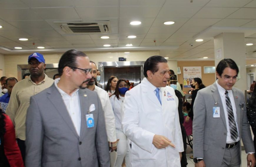 Ministro de Salud P&uacute;blica realiza supervisi&oacute;n de los servicios en &aacute;rea de emergencia del Cabral y B&aacute;ez