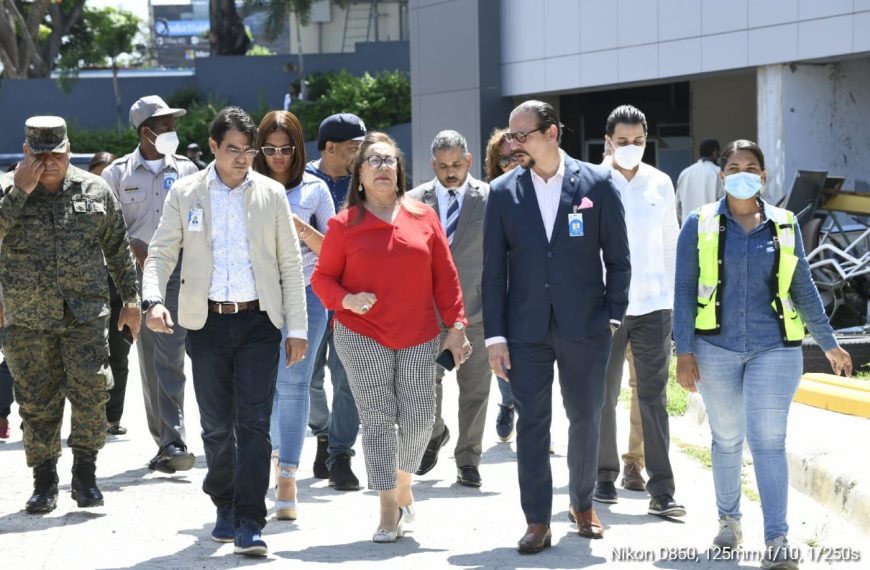 Gobernadora provincial de Santiago supervisa &aacute;reas que a&uacute;n est&aacute;n sin concluir en el hospital Cabral y B&aacute;ez&nbsp;