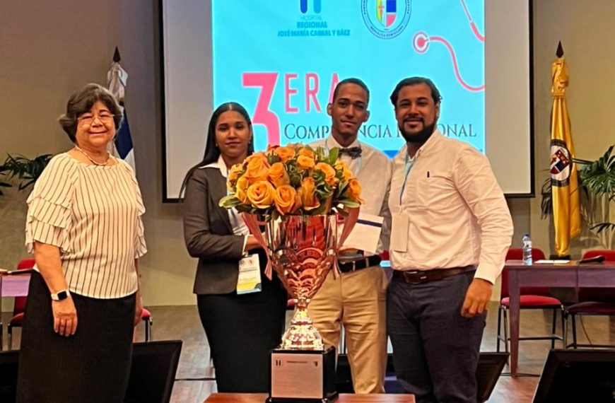 Felicitamos a los ganadores del primer lugar de la &ldquo;Tercera Competencia Nacional de Residencias de Medicina Interna&rdquo; con sede en este hospital.