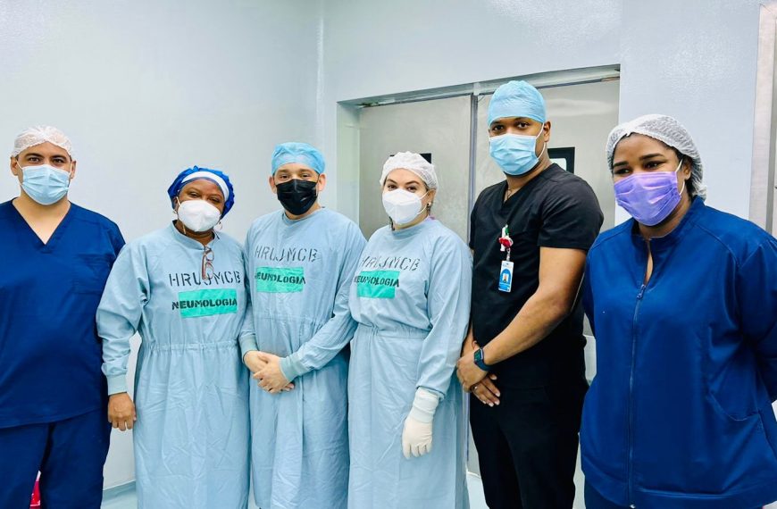 Especialistas nuestros realizan el primer procedimiento en el pa&iacute;s de crioablasion de tumor endobronquial.