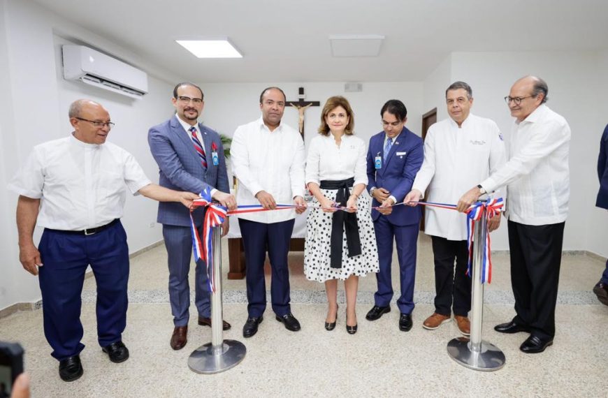 Vicepresidenta Raquel Pe&ntilde;a inaugura la capilla Nuestra Se&ntilde;ora del Rosario del hospital regional Jos&eacute; Mar&iacute;a Cabral y B&aacute;ez