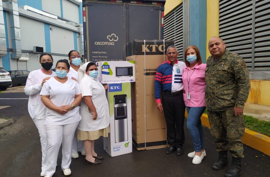 Personal del &aacute;rea de GinecOncolog&iacute;a agradece a su gerente y a Oncoserv por proveer equipos electr&oacute;nicos para el &aacute;rea