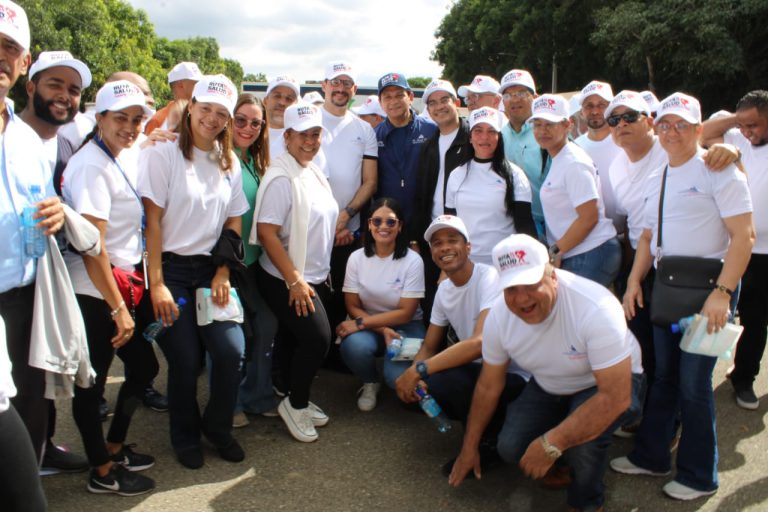 Read more about the article Hoy, en esta ciudad de Santiago se dio inicio a la #LaRutaDeLaSalud ❤️ y nuestro director Dr. Bernardo Hilario y todo el equipo esuvo presente.