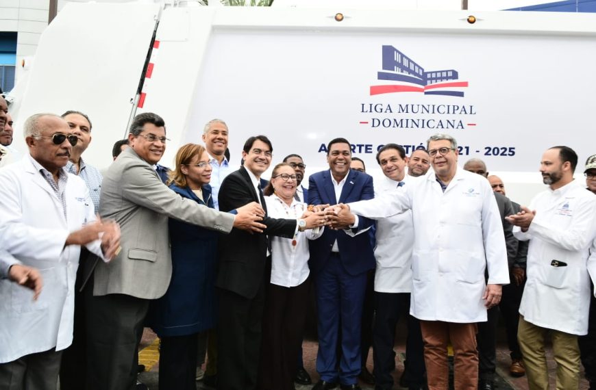 LMD dona equipos para manejo de desechos a tres hospitales de Santiago