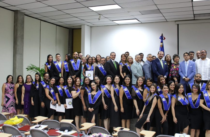 Graduaci&oacute;n exitosa de 75 m&eacute;dicos especialistas en el Hospital Regional Jos&eacute; Mar&iacute;a Cabral y B&aacute;ez