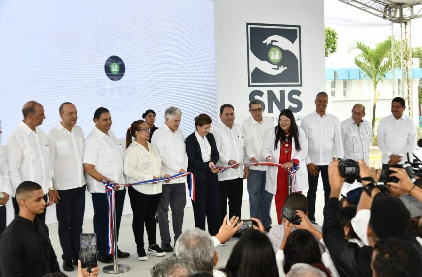 Hoy, acompa&ntilde;amos a la vicepresidenta Raquel Pe&ntilde;a y todas las autoridades de salud a la entrega del remozado&nbsp;Hospital de Navarrete