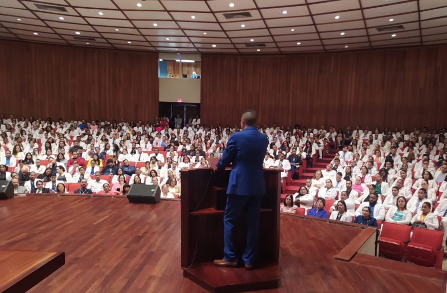 Docencia M&eacute;dica hospital Cabral y B&aacute;ez present&oacute; la conferencia &raquo; &Eacute;tica y Gobernanza en el Ejercicio M&eacute;dico&rdquo;, a cargo del doctor Ricardo Nieves