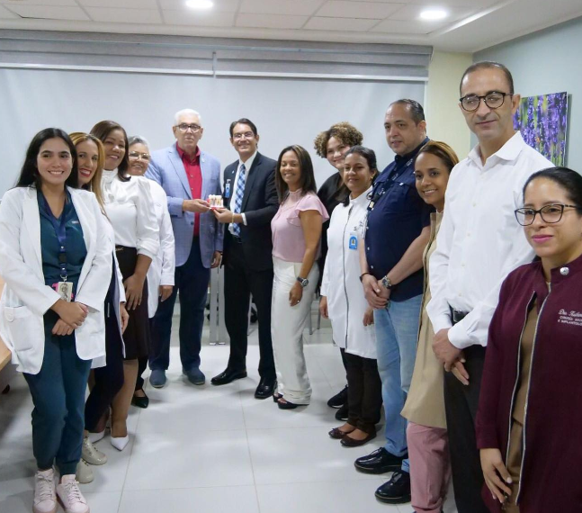 Hospital Cabral y B&aacute;ez anuncia programa de implantes Dentales