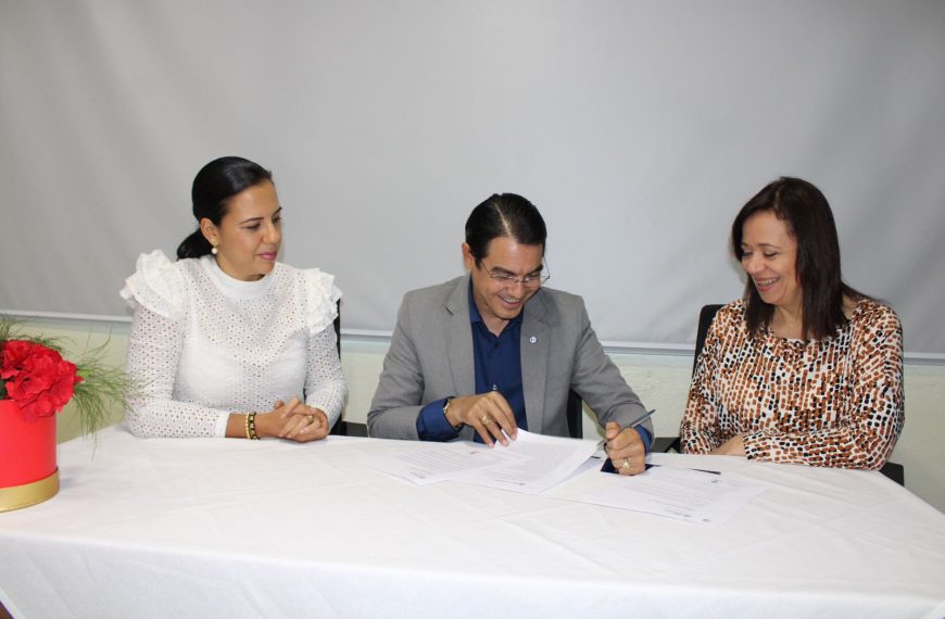 La gerencia del Hospital Cabral y B&aacute;ez y ARS Universal firman acuerdo para brindar servicios de salud