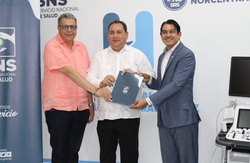 El Ejecutivo del SNS entreg&oacute; este jueves un moderno Ecocardi&oacute;grafos, con una inversi&oacute;n de 11 millones de pesos al Cabral y B&aacute;ez