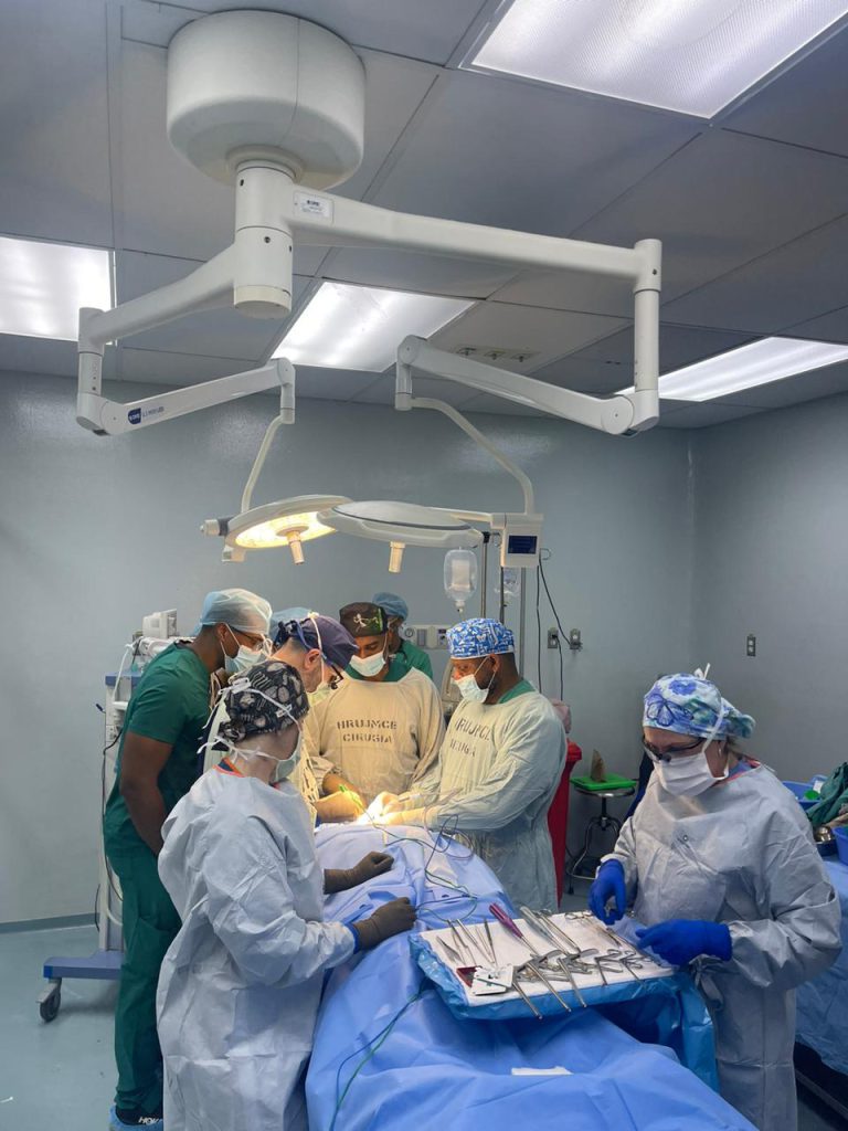 Read more about the article Hoy, el Departamento de Neurocirugía y Ortopedia ha dado inicio a una jornada de cirugías de Columna Vertebral y Cráneo, marcando un hito importante en nuestro hospital