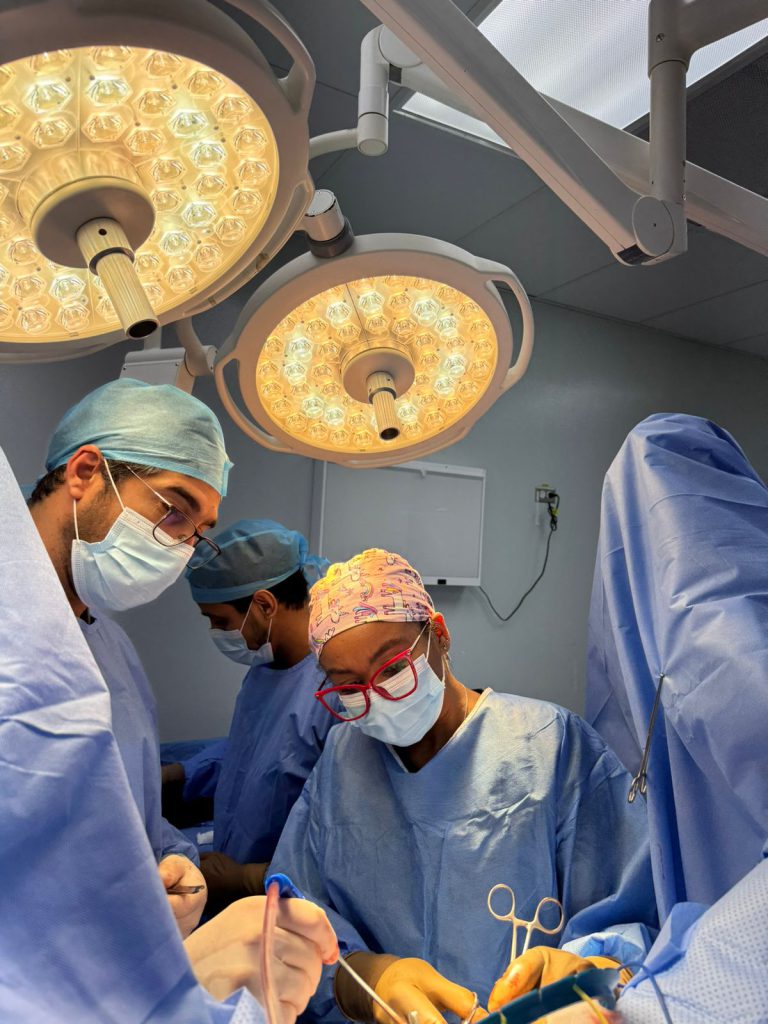 Read more about the article Cabral y Báez realiza jornada quirúrgica simultánea para pacientes con estenosis de uretra y hernias inguinales y epigástricas