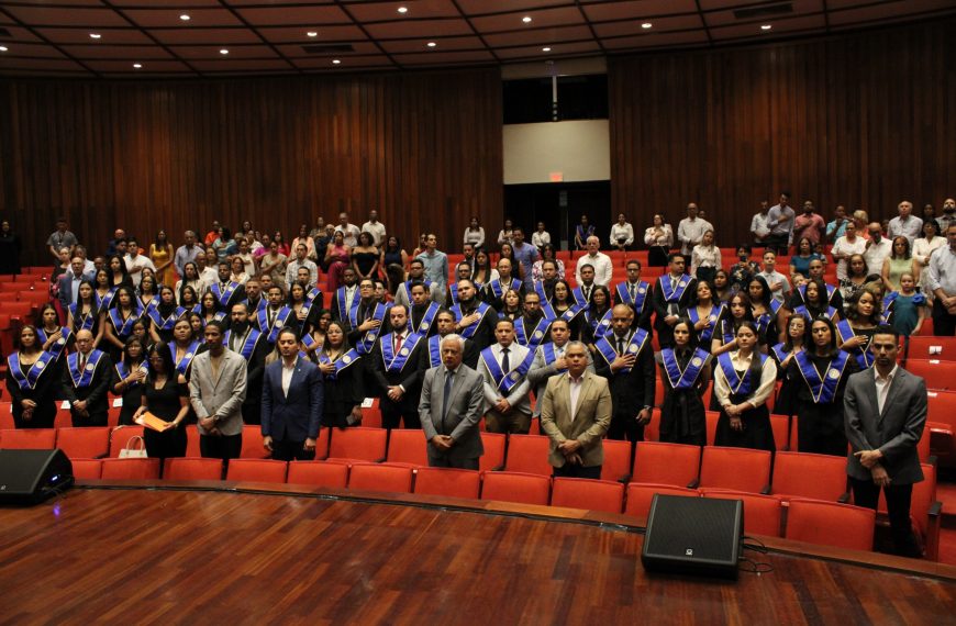 Hospital Cabral y B&aacute;ez grad&uacute;a 70 nuevos especialistas en diversas &aacute;reas m&eacute;dicas