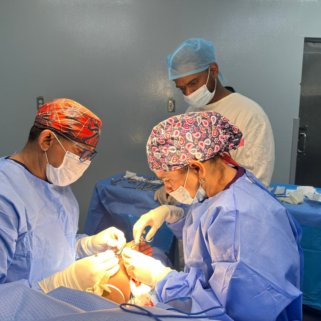 Read more about the article Hospital Cabral y Báez y Sociedad de Angiología y Cirugía Vascular realizan jornada en favor de pacientes renales