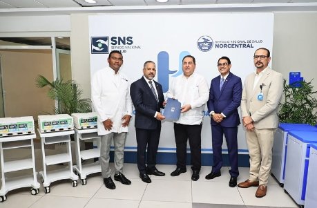 Read more about the article El director del Servicio Nacional de Salud (SNS), Dr. Mario Lama, hizo entrega de equipos y mobiliario a nuestro hospital Cabral y Báez.