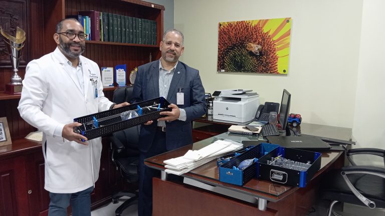 Read more about the article Dr. Bautista fortalece el departamento de Urología con nuevos equipos endoscópicos