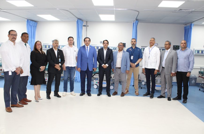 Ministro Bonilla entrega &aacute;rea de emergencia del Hospital Regional Universitario Cabral y B&aacute;ez en Santiago