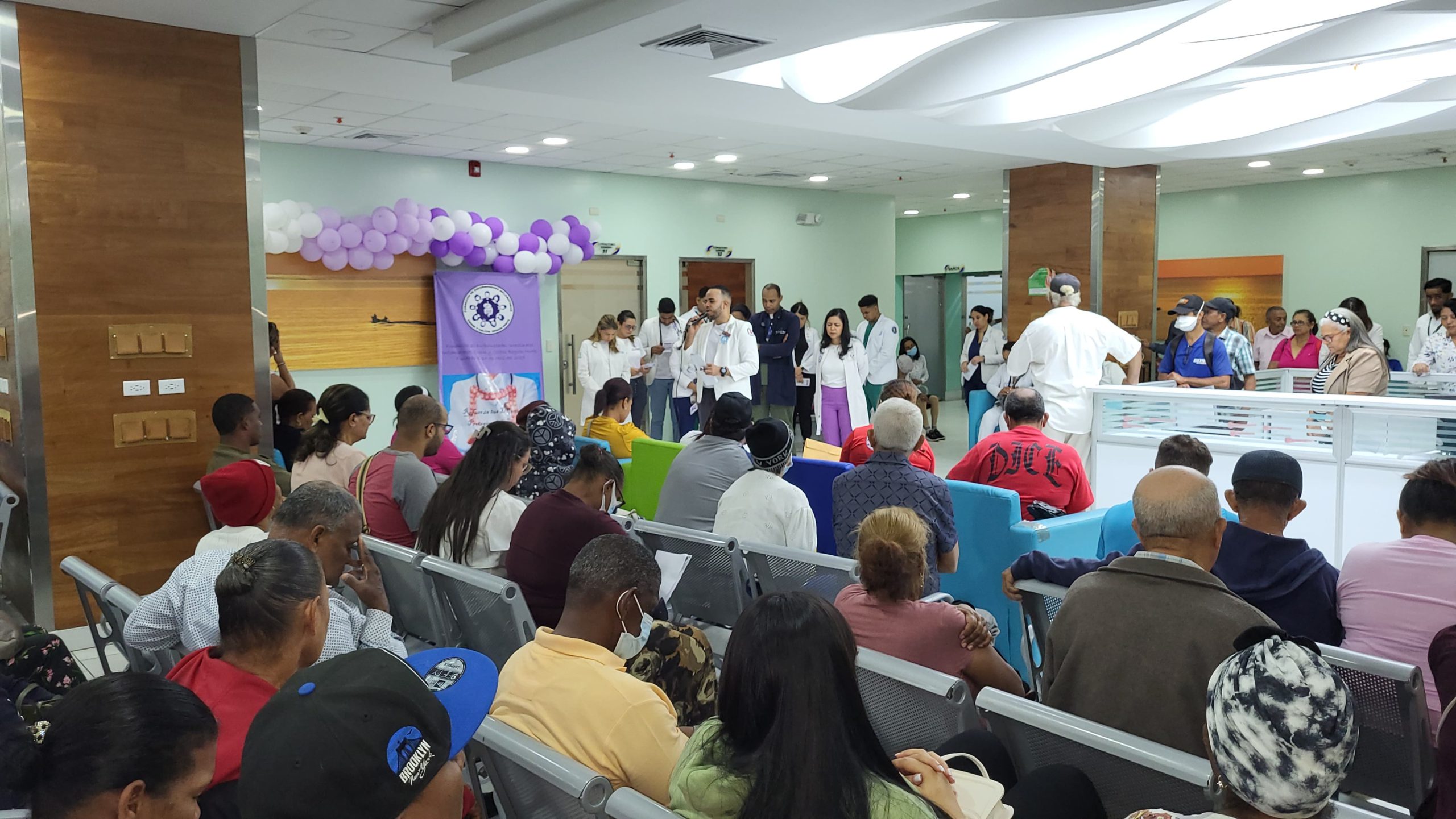 Read more about the article El Hospital Cabral y Báez conmemora el Día Mundial de la Enfermedad Inflamatoria Intestinal con charla educativa para pacientes