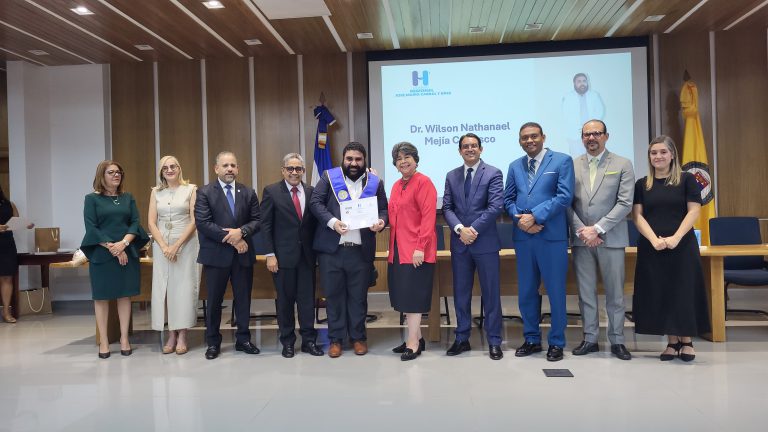 Read more about the article Hospital Cabral y Báez entrega 78 nuevos especialistas médicos al país