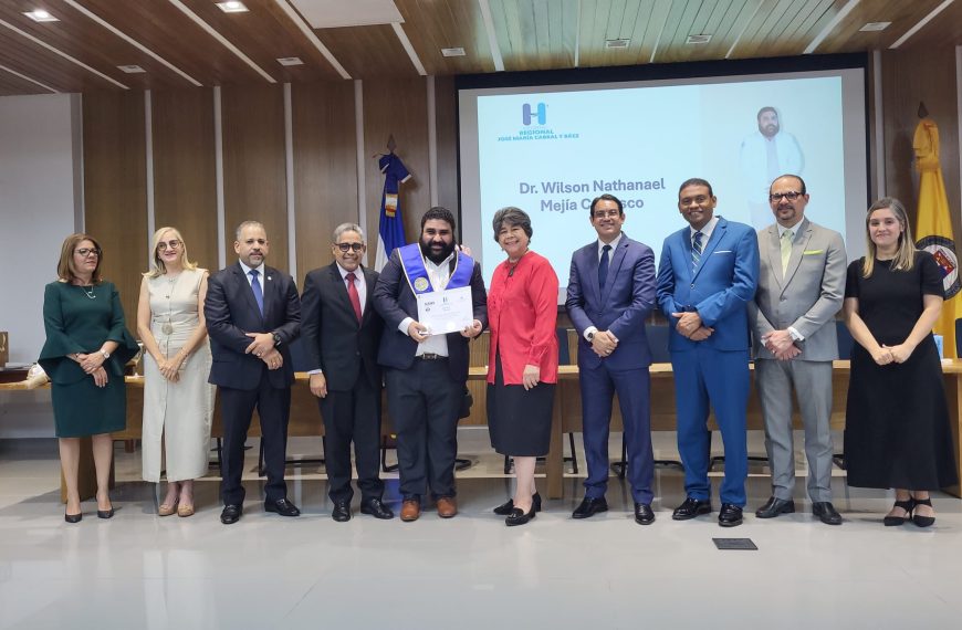 Hospital Cabral y B&aacute;ez entrega 78 nuevos especialistas m&eacute;dicos al pa&iacute;s