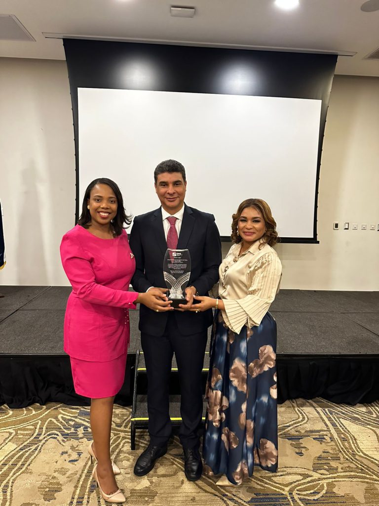 Read more about the article <strong>Departamento de Nutrición del Hospital Cabral y Báez obtiene primer lugar nacional en Premios a la Calidad del SNS 2025</strong>