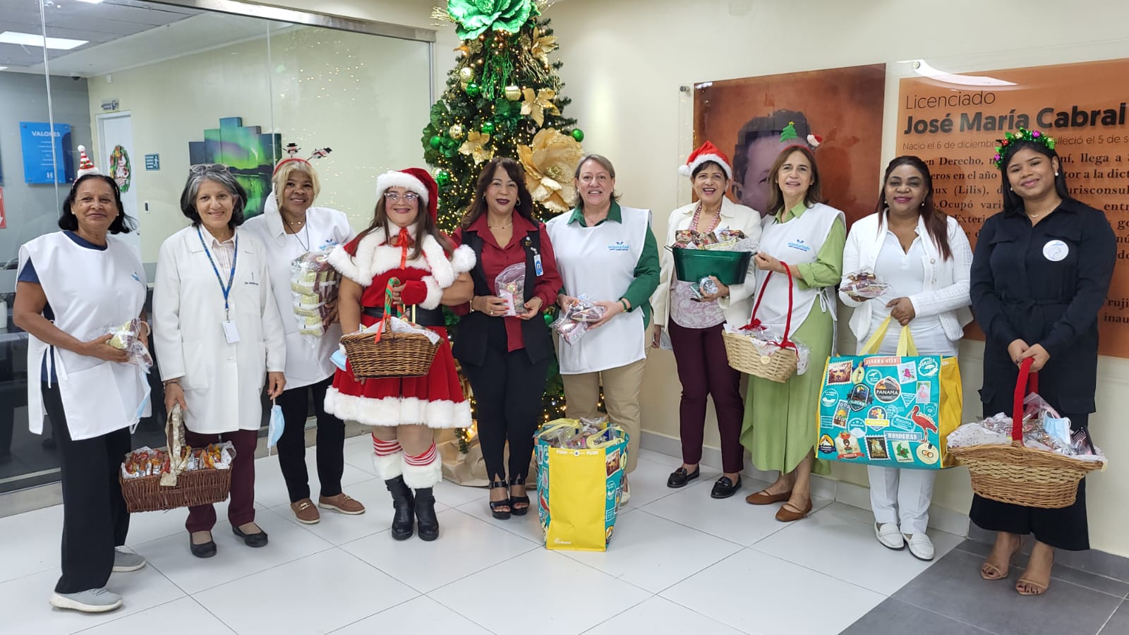 Read more about the article <strong>Voluntariado del Hospital Cabral y Báez realiza emotiva jornada navideña con pacientes ingresados</strong>