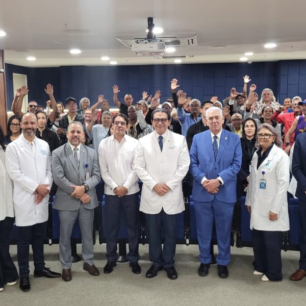 Senador Daniel Rivera beneficia a m&aacute;s de 300 personas con el programa &ldquo;Sonrisa Santiaguera&rdquo;