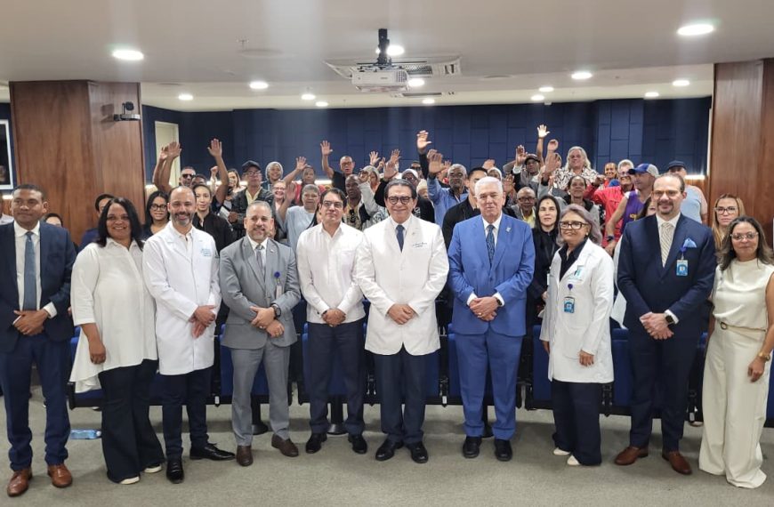 Senador Daniel Rivera beneficia a m&aacute;s de 300 personas con el programa &ldquo;Sonrisa Santiaguera&rdquo;